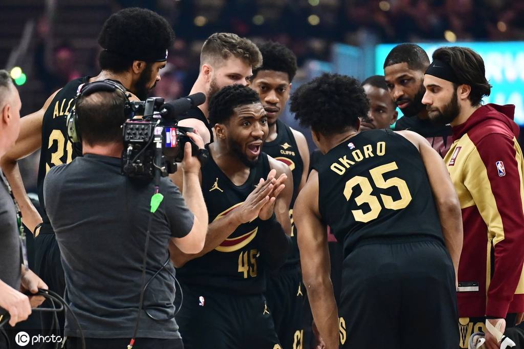 骑士常规赛斩获荣誉无数 半决赛惨遭绅士横扫