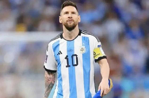 梅西创造神话！榜首37次小组赛100%晋级，C罗连续三次止步