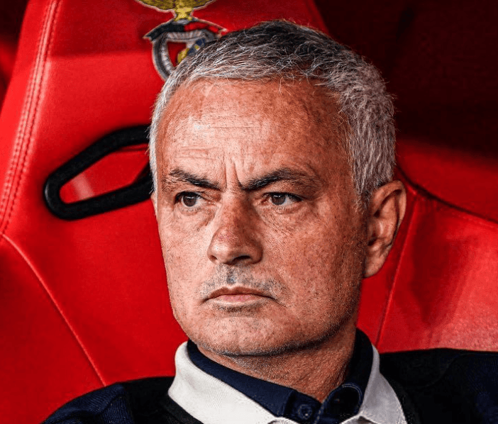 英超倒数第7!英媒曝纽卡或解雇埃迪豪,穆里尼奥有望时隔5年回归英超